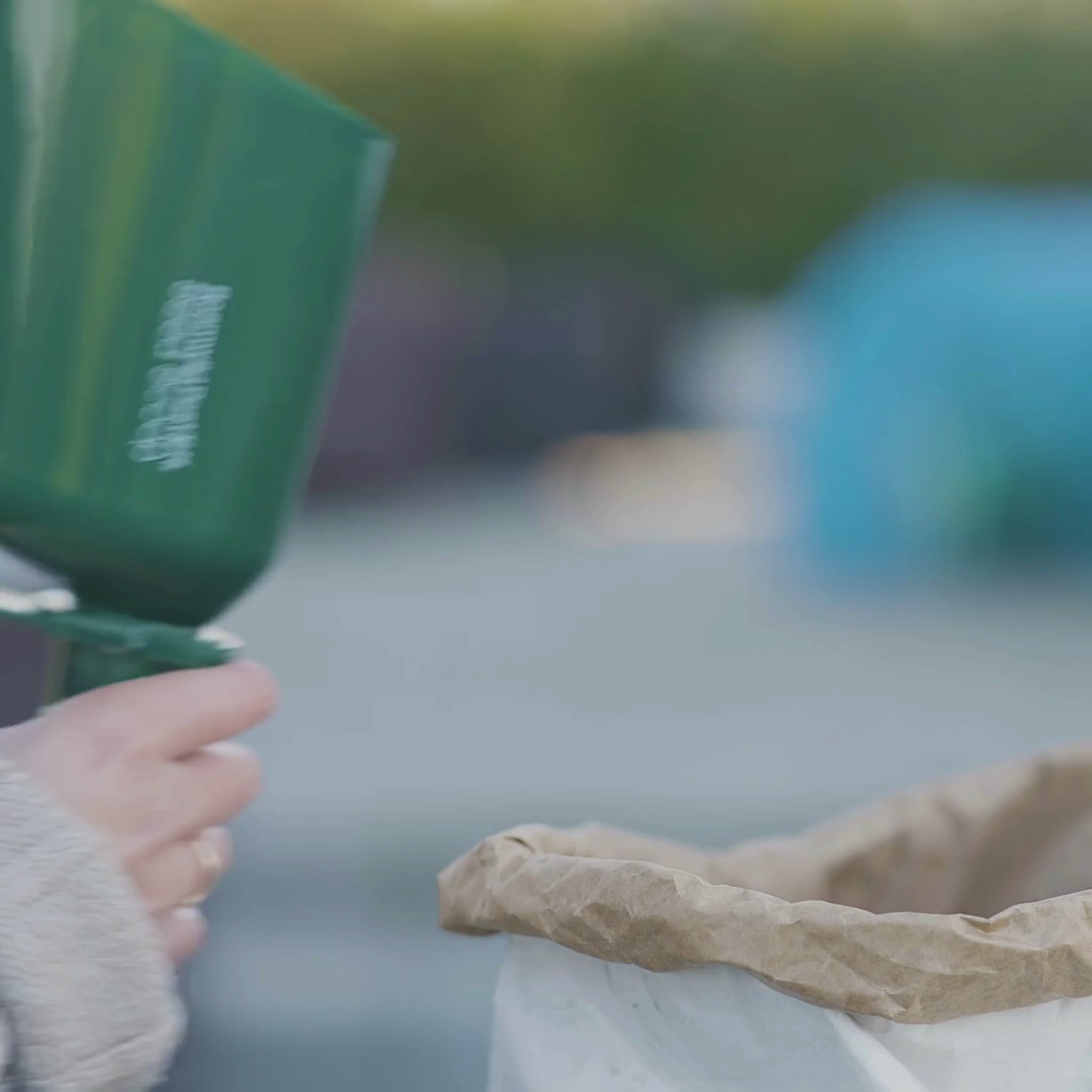 Video laden: Arch Window Bird Feeder Set